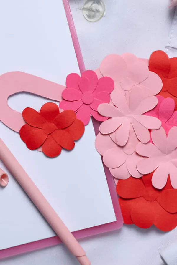 doctors coat with flowers clipboard pen uterus doctor gynecologist (1) (2)